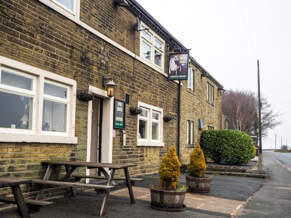 GASTRO PUB FOOD SERVED EVERY DAY